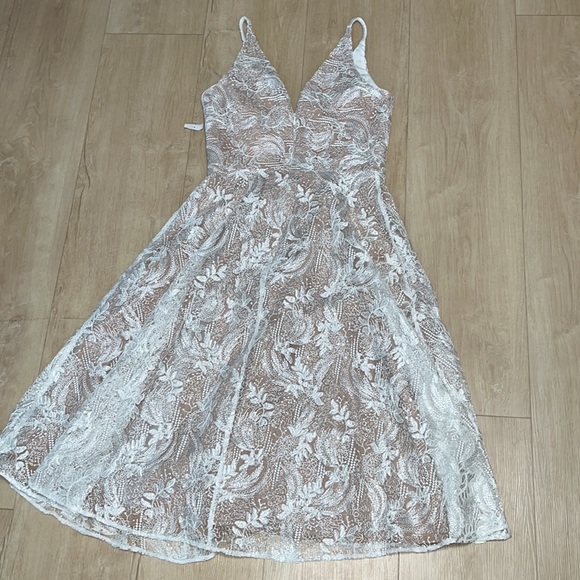 DRESS THE POPULATION Elisa Lace Fit & Flare Dress, SIZE LARGE               0110 - Picture 5 of 10